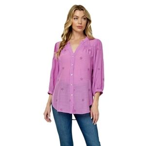 FIG AND FLOWER Boho Peasant Eyelet Blouse In Purple. Size Medium